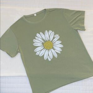 Green Daisy Graphic T-Shirt